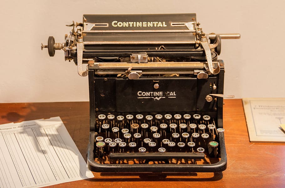 negre, gris, continental, màquina d’escriure, màquina scheib, aixeta, sortir, màquina d'escriure antiga, entrada, claus, teclat, vell, text, lletres, oficina, paper, nostàlgia, escriure una carta, full, retro, vintage, Dispositiu d'entrada, estil retro, tecnologia, a l'interior, comunicació, taula, cap gent, antiguitat, equipament, guió occidental, primer pla, el passat, natura morta, maquinària, història, llibre, polsador, 4K