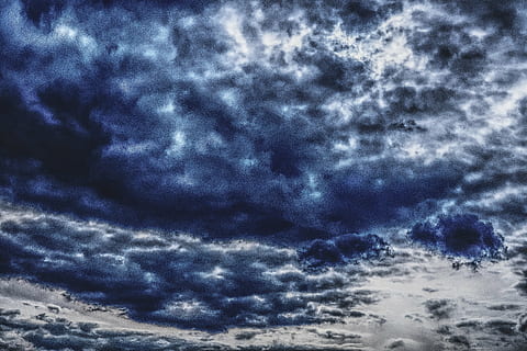dramatický, mraky, drama, nebe, nálada, dramatická obloha, dramatické mraky, počasí náladu, Krásná, hdr, temné mraky, Příroda, bouřkové mraky, atmosféra, bouřka, počasí, scéna s oblaky, vpřed, temná obloha, cloudformace, gewitter stimmung, formace mraků, oblačnost, nálada nebe, sluneční paprsek, atmosférický, světlo, stín, osvětlení, lichtspiel, paprsky, bílý, zadní světlo, slunce, světelný efekt, paprsek světla, mrak - nebe, pozadí, temný, abstraktní, celý rám, krása v přírodě, scenics - příroda, nízký úhel pohledu, nikdo, klid, zatažený, klidné scény, venku, den, idylický, načechraný, bouřkový mrak, meteorologie, zlověstný, 5K, CC0, veřejná doména, bez autorských práv