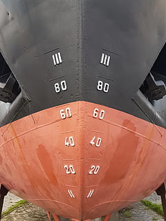 kever, schip, bagageruimte, water, verkeer, hoogte, diep, droogte, rood, zwart, dok, droog, droogdok, oud, nieuwe, scheepswerf, scheepsbouw, vervoer, aantal, wijze van transport, geen mensen, luchtvoertuig, vliegtuig, detailopname, dag, buitenshuis, metaal, tekst, reizen, hoge hoekmening, Luchtvaartindustrie, communicatie, natuur, 4K, CC0, publiek domein, royaltyvrij