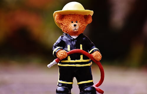 orso, professione, pompiere, figura, carina, dolce, divertente, decorazione, infanzia, rappresentazione, concentrarsi sulle conoscenze acquisite, prole, giocattolo, uomini, maschi, bambino, ragazzi, rappresentazione umana, somiglianza maschile, avvicinamento, giorno, natura, all'aperto, creatività, sport, protezione, arte e artigianato, vista frontale, volto oscurato, 5K, CC0, dominio pubblico, privo di copyright