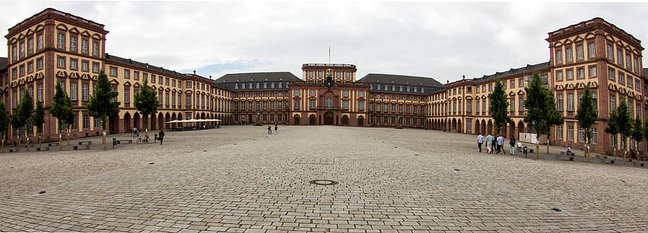 beix, concret, edifici, durant el dia, panorama, mannheim, castell, arquitectura, ciutat, exterior de l'edifici, estructura construïda, història, el passat, destinacions de viatge, cel, naturalesa, llambordes, núvol - cel, carrer, vell, plaça de la ciutat, mansió, turisme, viatjar, a l'aire lliure, govern, paisatge urbà, 4K