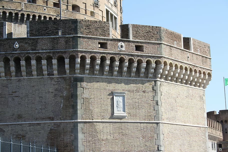 Roma, castell, torre, arquitectura, estructura construïda, exterior de l'edifici, història, el passat, vista d’angle baix, edifici, dia, finestra, cap gent, arc, destinacions de viatge, naturalesa, cel, vell, antic, a l'aire lliure, llum solar, viatjar, turisme, 4K