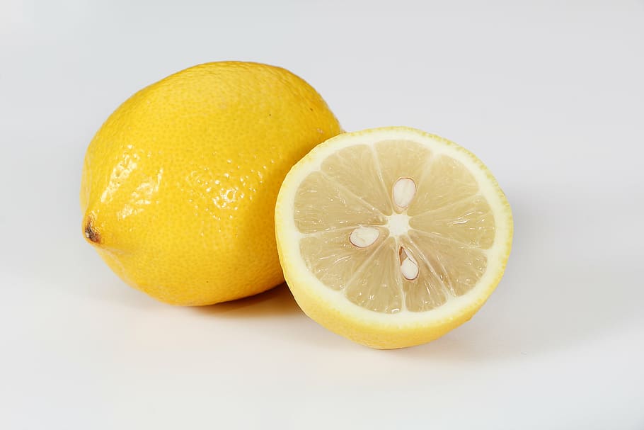 gul lime, citron, frugt, grøntsag, skive, citrus frugt, gul, sund kost, studio skud, mad og drikke, tværsnit, friskhed, mad, velvære, indendørs, tæt på, ingen mennesker, enkelt objekt, hvid baggrund, skåret ud, sund livsstil, ingrediens, moden, antioxidant, Vegetarmad, vitamin c, sur smag, 5K