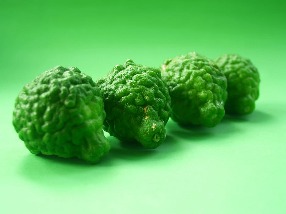 bergamota, fruita, full, aïllat, Tailàndia, aspre, llimona, natural, tropical, verd, herbes, orgànic, Lima, cítrics, asia, vegetals, tailandès, cabell, cuina, kaffir, herba, ingredient, antic, fresc, cuinar, menjar, crua, color verd, fons de colors, menjar i beguda, alimentació saludable, brot de Brussel·les, tir de l'estudi, benestar, fons verd, frescor, primer pla, a l'interior, natura morta, cap gent, aliments crus, bròquil, dos objectes, vitamina c, 2K