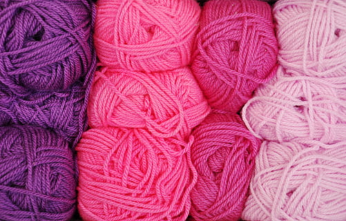 gelagerte Garne, Garne in verschiedenen Farben, Nähen, Textur, Baumwolle, Faden, Farbe, wolle, Vollbild, Textil-, Hintergründe, Wollknäuel, keine Leute, Kunst und Handwerk, Muster, mehrfarbig, Material, Nahansicht, Stillleben, pinke Farbe, Kunst, große gruppe von gegenständen, lila, Weichheit, Wahl, High Angle View, 4K, CC0, gemeinfrei, lizenzfrei