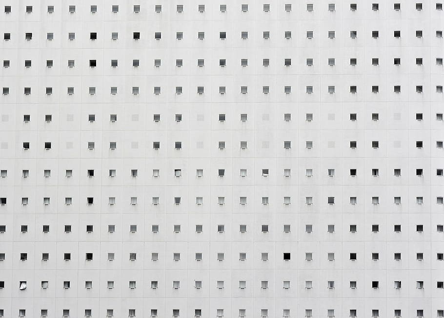edifici de gran alçada blanc, arquitectura, edifici, paret, finestra, façana, fons, marc complet, cap gent, patró, dia, en fila, repetició, primer pla, textura, a l'aire lliure, costat a costat, disseny, estructura construïda, forma geomètrica, forma, transport, bugaderia, concret, 4K