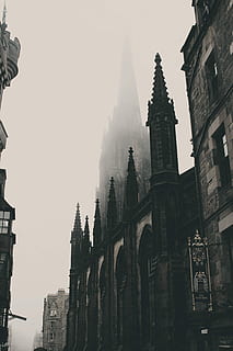 Graustufenfoto, Beton, Gebäude, Foto, die Architektur, berühmter Platz, Gothic Style, Dom, Gebäudehülle, gebaute Struktur, Turm, städtische Szene, Europa, Geschichte, Reiseziele, Religion, Nebel, Himmel, Flachwinkelansicht, die Vergangenheit, Anbetungsstätte, Natur, Stadt, Glauben, keine Leute, Tag, Reise, Spiritualität, klarer Himmel, draußen, alte Zivilisation, 2K, CC0, gemeinfrei, lizenzfrei