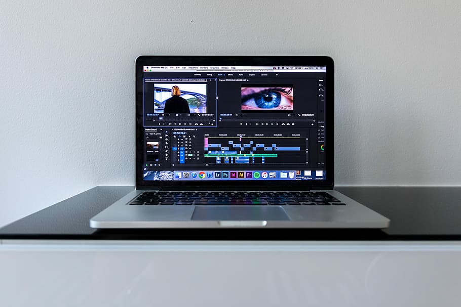 MacBook, pro, negre, escriptori, convertit, tecnologia, pantalla, ordinador, estructura, comunicació, portàtil, tecnologia sense fils, a l'interior, taula, connexió, cap gent, pantalla del dispositiu, interior de casa, dispositiu d’informació portàtil, primer pla, Internet, xarxa d’ordinadors, tauleta digital, funció de construcció de parets, mobles, 5K