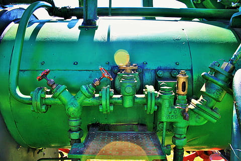 damp maskine, motor, damp, en del, grøn, rør, målere, mobil, strøm, ingen mennesker, metal, grøn farve, maskineri, brændstof og elproduktion, kontrollere, transportmidler, industri, transportform, dag, tæt på, maskindel, teknologi, udendørs, forbindelse, rusten, gammel, land køretøj, ventil, industrielt udstyr, 4K, CC0, offentligt domæne, royaltyfrie