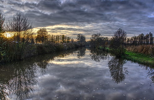 acqua, mirroring, riflessione, cielo, nuvole, natura, paesaggio, livello dell'acqua, foresta, superficie dell'acqua, verde, luce del sole, fiume, ovviamente, panoramico, superficie, illuminazione, atmosfera, riflessi, hdr, ampia gamma dinamica, albero, nuvola - cielo, pianta, la tranquillità, scenics - natura, bellezza nella natura, nessuno, lago, scena tranquilla, lungomare, scena non urbana, all'aperto, idilliaco, 5K, CC0, dominio pubblico, privo di copyright