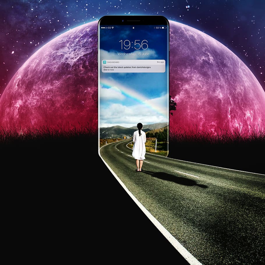 žena, chůze, silnice, technologie, iphone, klam, shromáždění, plná délka, jedna osoba, prostor, Příroda, nebe, zpětný pohled, stojící, noc, astronomie, přeprava, skutečných lidí, digitální kompozitní, venku, průzkum vesmíru, hvězda - prostor, automatický post produkční filtr, 4K