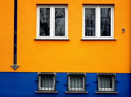 dos, clar, vidre, lliscant, finestres, blanc, marcs, casa, edifici, finestra, façana, arquitectura, color, blau, groc, paret, patró, exterior de l'edifici, estructura construïda, a l'aire lliure, marc complet, dia, cap gent, barri residencial, funció de construcció de parets, vista d’angle baix, ciutat, costat a costat, color taronja, tancat, fons, multicolor, marc de finestra, 5K, CC0, domini públic, lliure de regalies