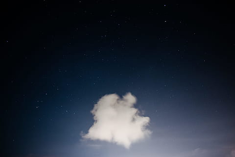 sky på himlen, blå himmel, hvid sky, om natten, Sky, himmel, nat, aften, cloudscape, natur, blå, vejr, plads, mørk, sky - himmel, astronomi, udendørs, baggrunde, stratosfæren, lys - naturligt fænomen, kun himmel, stjerne - rum, skønhed i naturen, scenics - natur, lav vinkel visning, ro, ingen mennesker, rolig scene, idyllisk, uendelighed, rumudforskning, galakse, fuld ramme, meteorologi, 5K, CC0, offentligt domæne, royaltyfrie