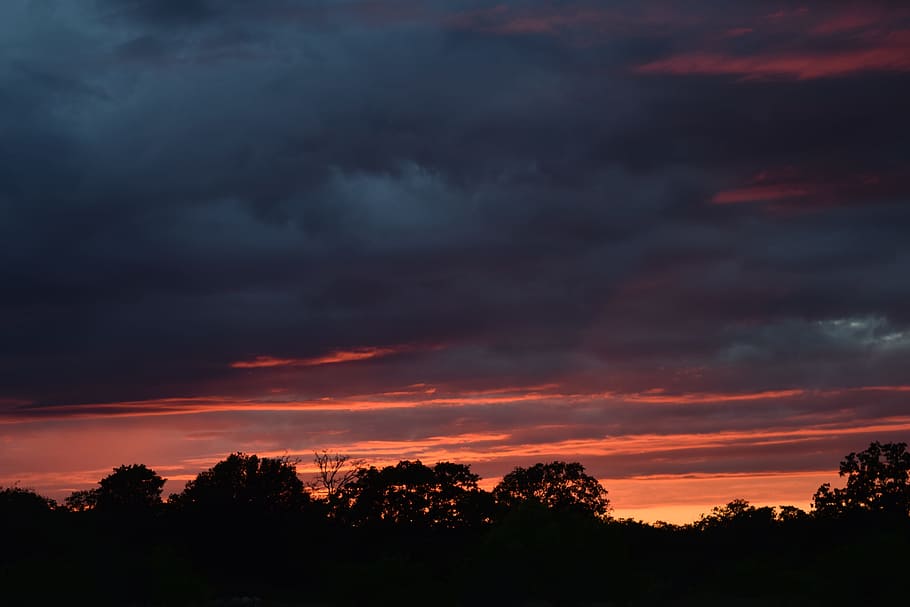 Himmel, Regen, Natur, Wolke, Landschaft, Licht, Tag, draussen, Kumulus, Meteorologie, wolke - himmel, Schönheit in der Natur, Szenen - Natur, Baum, Silhouette, ruhige Szene, Ruhe, Pflanze, Dramatischer Himmel, Sonnenuntergang, keine Leute, Umgebung, Sturm, Wolkengebilde, bedeckt, idyllisch, dunkel, draußen, 5K