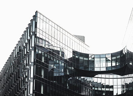 niedrig, Winkel Fotografie, Vorhangfassade, Gebäude, Struktur, Himmel, Infrastruktur, Fenster, Einrichtung, Hotel, Stadt, städtisch, die Architektur, Kunst, Glas, Schwarz und weiß, Gebäudehülle, gebaute Struktur, stehlen, draußen, Wolkenkratzer, modern, keine Leute, Flachwinkelansicht, klarer Himmel, Natur, Tag, Glas - Material, Bürogebäude außen, Industrie, Büro, kopieren sie platz, Baugewerbe, 2K, CC0, gemeinfrei, lizenzfrei