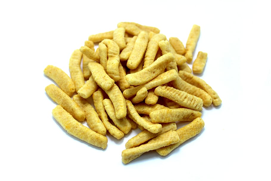 Chip, knackig, Pack, Snack, Schüssel, Terrine, isoliert, Haufen, Pfeffer, Scheibe, Teller, gebraten, köstlich, Weiß, ungesund, fetthaltig, Diät, bereit, Gelb, hell, Orange, Kalorien, Becken, gewellt, Beschneidungspfad, Müll, Gemüse, Essen, lecker, Keramik, Vitamin, Nein, Schnitt, gießen, gesalzen, Zutat, golden, Hintergrund, frisch, würzig, Paket, Lebensmittel, schnell, Studioaufnahme, weißer Hintergrund, Pommes frittes, drinnen, fertig für den Verzehr, Nahansicht, Kartoffel, zubereitete Kartoffel, Fast Food, Stillleben, Essen und Trinken, keine Leute, ungesunde Ernährung, ausgeschnitten, Frische, große gruppe von gegenständen, Komfort Essen, 2K