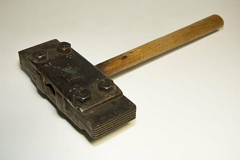 stenforarbejdning, basalt, Hammer, dötzer, gammelt værktøj, enkelt objekt, arbejdsværktøj, træ - materiale, indendørs, studio skud, hvid baggrund, gammel, Håndværktøj, ingen mennesker, skåret ud, forældet, antik, værktøj, stilleben, forretning, udstyr, beskadiget, enkelhed, aggression, stål, legering, ødelagt, 5K, CC0, offentligt domæne, royaltyfrie