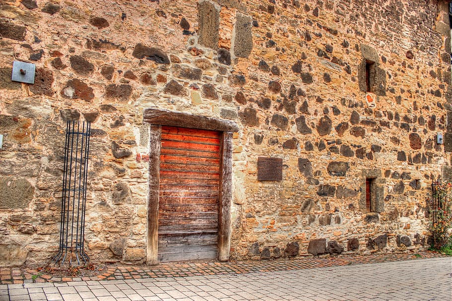 memòria, vell, magatzem, escala, paret de pedra, pedres, gres, antiga botiga, antiguitat, arquitectura, nostàlgia, clàssic, barri antic, estructura construïda, exterior de l'edifici, paret, funció de construcció de parets, paret de maó, edifici, maó, història, finestra, dia, el passat, porta, cap gent, entrada, resistent, ciutat, a l'aire lliure, tancat, 5K