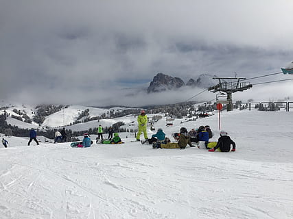 neu, ciència, muntanya, esquí, hivern, muntanya, esquiar, paisatge d'hivern, Itàlia, dolomites, dolomiti superski, telecadira, paisatge, pista, esport, temperatura de fred, gran grup de persones, dia, activitat d'oci, escenics - natura, Serra, grup de persones, esport d'hivern, medi ambient, viatjar, bellesa a la natura, vacances, naturalesa, cel, destinacions de viatge, muntanya nevada, estació d'esquí, a l'aire lliure, 2K, CC0, domini públic, lliure de regalies