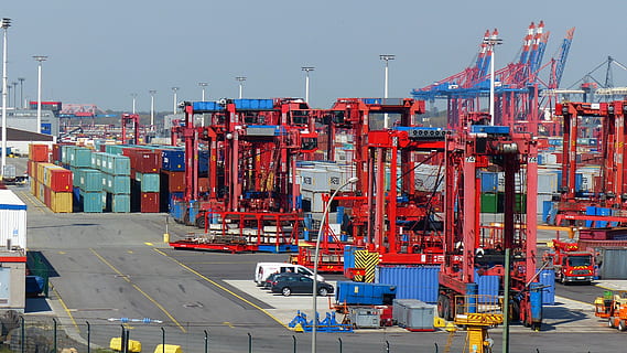 kırmızı, intermodal, vinçler, Liman, konteyner yükleyici, konteyner, konteyner platformu, yükseltmek, Yük taşımacılığı, sanayi, Nakliye, kargo konteyneri, taşımacılık, iş, makinalar, ticari rıhtım, vinç - inşaat makinaları, iskele, yığın, Su, mimari, ulaşım modu, boşaltma, tersane, Yükleniyor, deniz gemi, açık havada, endüstriyel ekipman, 4K, CC0, kamu malı, telif ücretsiz