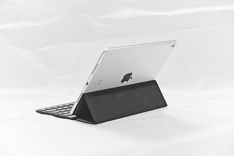 elegant, Weiß, ipad, schwarz, Tastatur, Technik, Technologie, ipad pro, minimal, Gerät, Apple-Gerät, Apfelprodukt, Gerät Apfel, minimalistisch, Produkt-Shooting, Produkt erschossen, grau, Schwarz und weiß, modern, modernes Design, Laptop, keine Leute, Computer, drinnen, Stillleben, kabellose Technologie, einzelnes Objekt, Nahansicht, öffnen, Kommunikation, weiße Farbe, Verbindung, Papier-, zwei Objekte, Tag, Computerausrüstung, High Angle View, kopieren sie platz, 5K, CC0, gemeinfrei, lizenzfrei