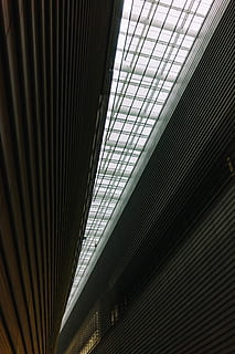 grå betongkonstruksjon, takventilasjon, bygning, arkitektur, mønster, linje, hvit, innendørs, tak, bygget struktur, ingen folk, lav vinkel visning, moderne, metall, full ramme, belyst, nærbilde, dag, strukturert, bakgrunn, glass - materiale, arkitektonisk funksjon, arkitektur og kunst, 5K, CC0, offentlig domene, opphavsrett gratis