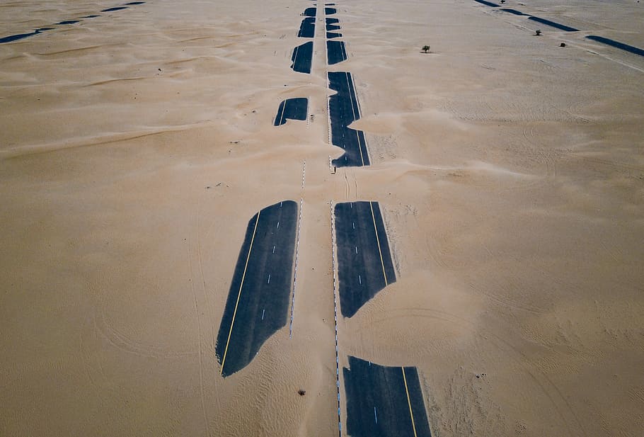 dos, carretera de carretera, cobert, sorra, superior, vista, hi-way, desert, carretera, vista d’angle alt, cap gent, naturalesa, dia, a l'aire lliure, humit, aigua, signe, absència, material de fusta, comunicació, nombre, ombra, terra, arquitectura, patró, platja, 4K