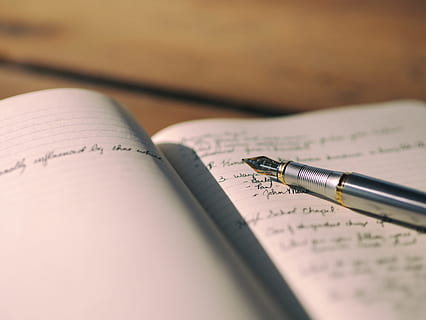 silberfarbener Füllfederhalter, Notizbuch, Anmerkungen, Stift, Schreiben, Schreibgerät, Papier-, Nahansicht, Füller, drinnen, selektiver Fokus, Text, Stillleben, keine Leute, Buch, dokumentieren, Tabelle, Veröffentlichung, Bildung, Handschrift, Kommunikation, Geschäft, 4K, CC0, gemeinfrei, lizenzfrei