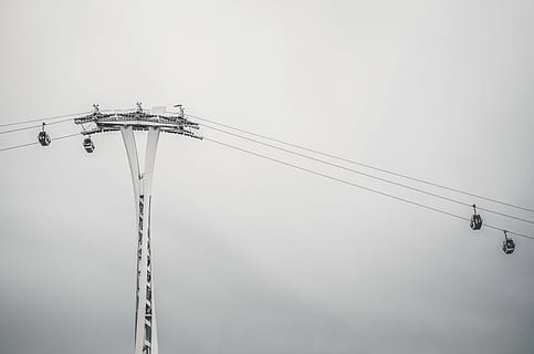 arkitektur, strukturer, tårne, indlæg, luft, ski, stol, kabel, løfte op, linjer, ledninger, stål, lav vinkel visning, himmel, ingen mennesker, kopiere plads, natur, kunstkultur og underholdning, forlystelsespark, udendørs, dag, elektricitet, forlystelsespark tur, hængende, skyfri himmel, dyr, teknologi, kold temperatur, bevægelse, belysningsudstyr, 5K, CC0, offentligt domæne, royaltyfrie