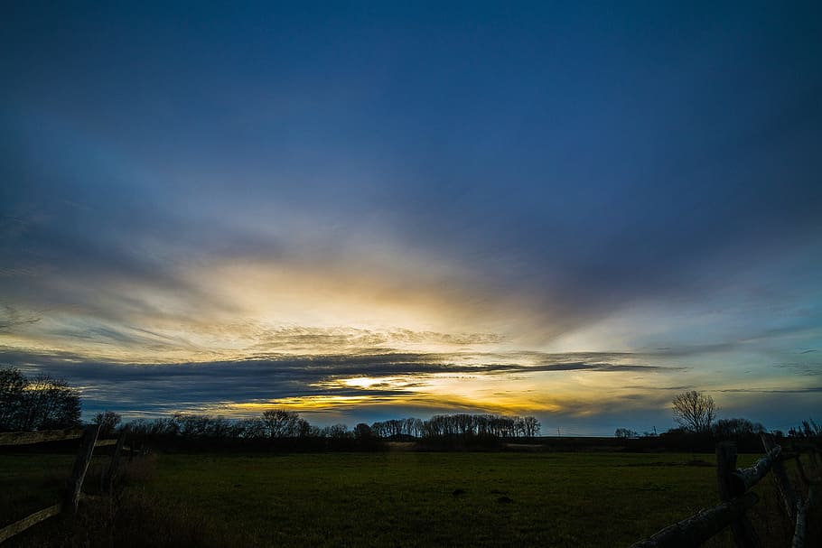 taivas, pilviä, iltana, romanssi, Puut, cloudformation, sininen, väri-, luonto, pilvi - taivas, auringonlasku, maisema, cloudscape, ulkona, scenics, maaseudulla, hämärä, kauneus luonnossa, ei ihmisiä, ruoho, dramaattinen taivas, niitty, ala, rauhallinen kohtaus, tyyneys, maisemat - luonto, ympäristö, maa, kasvi, idyllinen, ei-kaupunkikuvia, puu, 4K