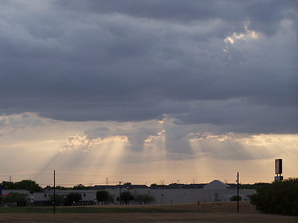 ceruri, fereastră, ușoară, nori, oraș, urban, suburban, noapte, amurg, razele, soare, Cloudscape, nor - cer, cer, arhitectură, construită, exteriorul clădirii, clădire, natură, nici o persoana, apus de soare, casă, frumusețe în natură, în aer liber, acoperit de nori, zonă rezidențială, mediu inconjurator, dramatic cer, plantă, peisaj, de rău augur, 1080P, CC0, domeniu public, fără drepturi de autor