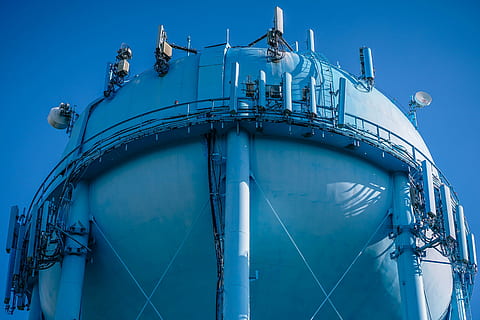 albastru, rezervor de apă metalic, arhitectură, clădire, infrastructură, rezervor de stocare, industrie, navă nautică, combustibil și generarea de energie electrică, transport, Afaceri, rafinărie, industria petrolului, navă, natură, livrare, nava industrială, apă, transport de marfă, nici o persoana, port, mijloc de transport, fabrică, dig, echipament industrial, ancorată, poluare, 5K, CC0, domeniu public, fără drepturi de autor