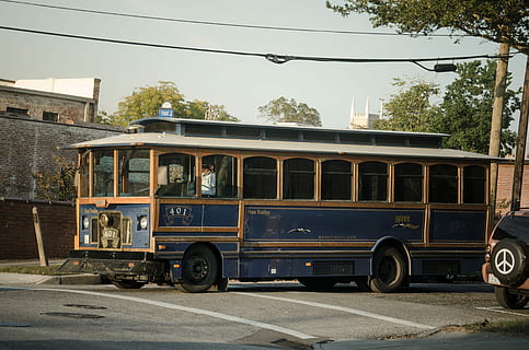 autobus, vecchio, veicolo, vecchi tempi, Stati Uniti d'America, Wilmington, carrello, mezzi di trasporto, modalità di trasporto, giorno, città, industria, modo di trasporto, veicolo terrestre, trasporto pubblico, architettura, esterno dell'edificio, natura, strada, albero, struttura costruita, cielo, trasporto ferroviario, luce del sole, cavo, all'aperto, viaggio, traccia, 4K, CC0, dominio pubblico, privo di copyright