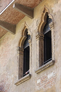 Fenster, altes Gebäude, die Architektur, alt, alte Mauer, gebaute Struktur, Gebäudehülle, Gebäude, Bogen, Flachwinkelansicht, Tag, keine Leute, die Vergangenheit, Geschichte, Wand, Wandbau - Funktion, draußen, Religion, Glauben, Wohngegend, Natur, 5K, CC0, gemeinfrei, lizenzfrei