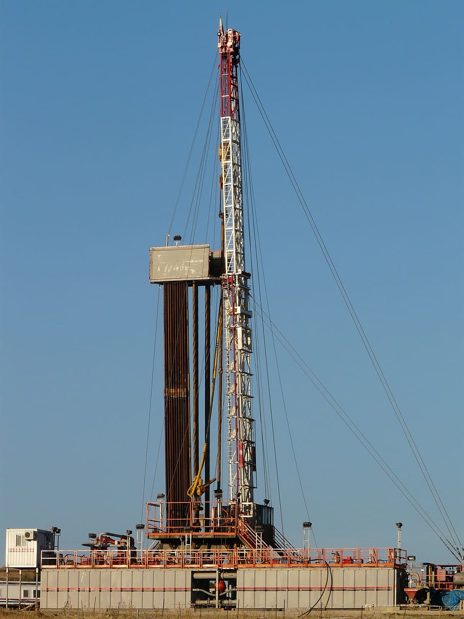 perforació, forat, Headframe, marc, indústria, sistema de transport, plataforma de perforació, grua - maquinària de construcció, estructura construïda, arquitectura, blau, exterior de l'edifici, cel, cel clar, naturalesa, vista d’angle baix, cap gent, maquinària, dia, transport, alta - alta, desenvolupament, industria de la construcció, a l'aire lliure, cable, edifici, equips de construcció, veler, 2K