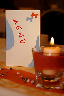 menu, kort, restaurant, dækket, bord, menukort, bord dekorationer, indendørs, rød, lys, ingen mennesker, selektiv fokusering, tæt på, flamme, belyst, brænding, stilleben, ild, fest, brand - naturligt fænomen, dekoration, natur, jul, tekst, ferie, 2K, CC0, offentligt domæne, royaltyfrie