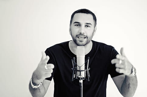 man, standing, front, Microphone, Music, performing, performance, concert, sound, entertainment, stage, voice, mic, song, studio, sing, radio, pop, perform, communication, singing, live, record, technology, equipment, media, vocal, broadcast, presentation, white background, front view, adult, studio shot, adults only, people, one person, indoors, portrait, input device, gesturing, looking at camera, young adult, talking, young men, waist up, emotion, men, copy space, positive emotion, speech, mouth open, 4K, CC0, public domain, royalty free