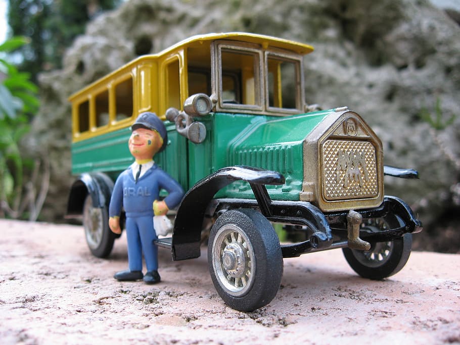 macro, oldtimer, autobús antic, autobús, verd, un, assistent de la gasolinera, model de cotxe, col · lecció, col·leccionista, retro, nostàlgia, vintage, un sol home, transport, només adults, només homes, una persona, adult, manera de transport, vehicle terrestre, dia, cotxe, rickshaw, automòbil, viatjar, carretera, ciutat, estacionari, naturalesa, a l'aire lliure, jinrikisha, longitud completa, infància, carrer, retrat, petit, 2K