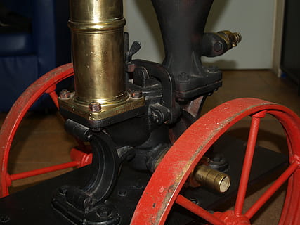 foc, rescat, dispositiu, metall, vermell, maquinària, cap gent, primer pla, a l'interior, part de la màquina, transport, indústria, tub de tub, tecnologia, roda, connexió, tren, manera de transport, equipament, control, tren - vehicle, 2K, CC0, domini públic, lliure de regalies