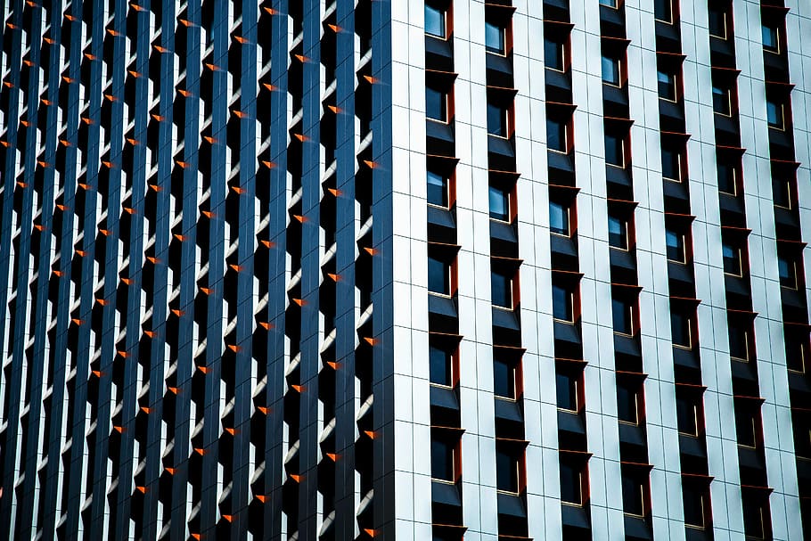 blanc, negre, estructura, arquitectura, gratacels, edifici d'oficines, finestra, escena urbana, exterior de l'edifici, estructura construïda, vidre - material, modern, ciutat, districte del centre de la ciutat, façana, reflexió, negocis, arquitectura i edificis, blau, vida de ciutat, alta - alta, cap gent, industria de la construcció, a l'aire lliure, en fila, marc complet, fons, dia, a l'interior, vista d’angle baix, patró, edifici, repetició, exterior d’edifici d’oficines, costat a costat, gran grup d'objectes, naturalesa, sostre, 5K