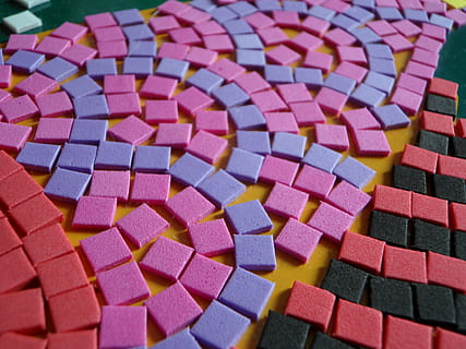 mosaico, estrutura, padronizar, consertado, deco, decorativo, caseiro, artesanato, decoração, multi colorido, fechar-se, forma geométrica, forma, visão de alto ângulo, quadro completo, origens, dentro de casa, grande grupo de objetos, desenhar, vermelho, ninguém, telha, texturizado, abundância, cor laranja, repetição, ainda vida, piso frio, 4K, CC0, domínio público, royalty free