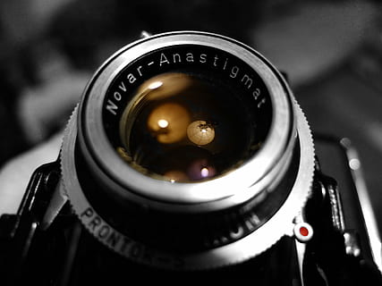 lenti della macchina fotografica, analogico, vecchio, Vintage ▾, telecamera, lente, antico, fotografia, fotocamera, retrò, nostalgia, vecchia macchina fotografica, fricchettone, look retrò, fotocamera a telemetro, slr, riflessione, mirroring, fotografo, foto, vicino, film, macchina fotografica - attrezzatura fotografica, temi fotografici, tecnologia, avvicinamento, nessuno, all'aperto, obiettivo - strumento ottico, attrezzatura fotografica, concentrarsi sulle conoscenze acquisite, in casa, testo, lente - occhio, colore nero, natura morta, numero, in stile retrò, metallo, singolo oggetto, Camera digitale, comunicazione, 2K, CC0, dominio pubblico, privo di copyright