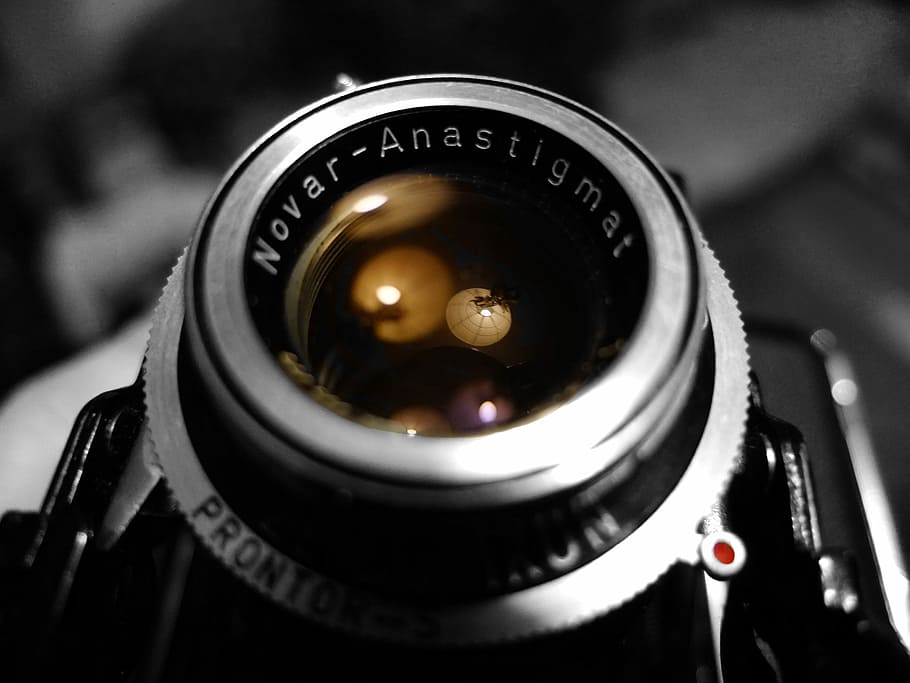 lenti della macchina fotografica, analogico, vecchio, Vintage ▾, telecamera, lente, antico, fotografia, fotocamera, retrò, nostalgia, vecchia macchina fotografica, fricchettone, look retrò, fotocamera a telemetro, slr, riflessione, mirroring, fotografo, foto, vicino, film, macchina fotografica - attrezzatura fotografica, temi fotografici, tecnologia, avvicinamento, nessuno, all'aperto, obiettivo - strumento ottico, attrezzatura fotografica, concentrarsi sulle conoscenze acquisite, in casa, testo, lente - occhio, colore nero, natura morta, numero, in stile retrò, metallo, singolo oggetto, Camera digitale, comunicazione, 2K