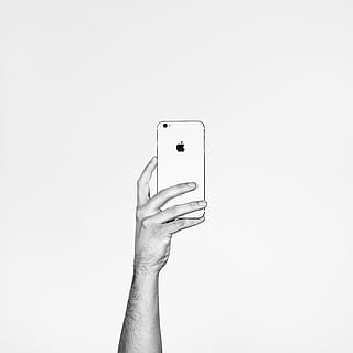 Person, halten, iPhone 6, Handy, Mobiltelefon, iphone, Apfel, elektronisch, Gadget, modern, Technologie, Berührungsempfindlicher Bildschirm, Hand, menschliche Hand, Studioaufnahme, kopieren sie platz, eine Person, Smartphone, menschliches Körperteil, kabellose Technologie, Kommunikation, drinnen, Nahansicht, tragbares Informationsgerät, weißer Hintergrund, Verbindung, Mobiltelefon, persönliche Perspektive, Körperteil, Glas, menschliches Glied, Finger, 2K, CC0, gemeinfrei, lizenzfrei