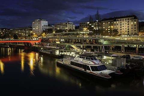 flere, skib, Havn, wien, østrig, donau, flod, spejling, vand, blå time, Abendstimmung, turisme, lang eksponering, tusmørke, aften, nat, belyst, transportmidler, afspejling, arkitektur, by, bybilledet, byliv, ingen mennesker, bygget struktur, bygning udvendig, himmel, sky - himmel, nautiske fartøj, havnefronten, natur, transportform, udendørs, bygning, 1080P, CC0, offentligt domæne, royaltyfrie