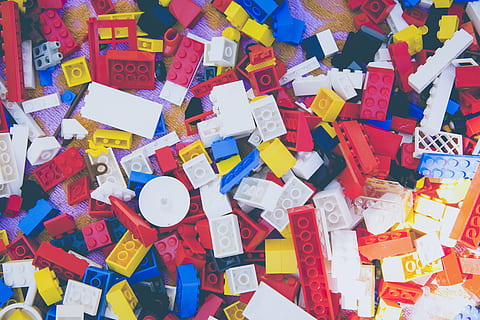 assortito colori, incastro, lotto di giocattoli in mattoni, Lego, giocare, costruire, modulo, colorato, numero, molti, giocattoli, bambini, costruzioni, costruire lego, blocchi di lego, bambino, La stanza dei bambini, pietre di lego, pagato, costruito, giocattoli da costruzione, pietre, giocare un attivo, imparare, Architektur, sfondi, multicolore, grande gruppo di oggetti, abbondanza, fotogramma intero, in casa, nessuno, comunicazione, testo, natura morta, carta, lettera, vista dall'alto, scelta, variazione, avvicinamento, sceneggiatura occidentale, blocco giocattolo, rappresentazione, collezione, Messaggio, 5K, CC0, dominio pubblico, privo di copyright