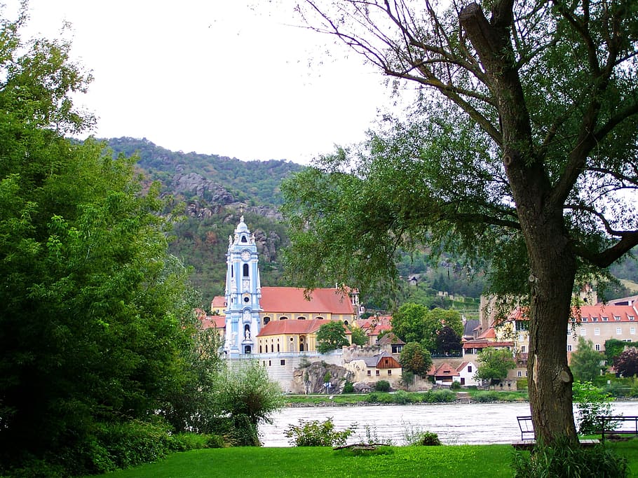 dürnstein, Baixa Austràlia, paisatge, arbre, planta, arquitectura, exterior de l'edifici, estructura construïda, edifici, naturalesa, dia, religió, lloc de culte, creença, cel, creixement, cap gent, color verd, espiritualitat, a l'aire lliure, 2K