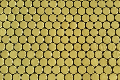 fliser, bakke, mønster, gulvfliser, struktur, bakgrunn, fliser gulv, handle om, tekstur, full ramme, gul, ingen folk, gjentakelse, geometrisk form, form, sirkel, nærbilde, innendørs, overflod, stor gruppe gjenstander, design, på rad, strukturert, metall, dag, ordning, 4K, CC0, offentlig domene, opphavsrett gratis