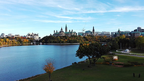 Ottawa, widok, panoramiczny, panorama, widoki panoramiczne, krajobraz, turystyka, zabytki, parlament, Kanada, gatineau, ontario, québec, rzeka, architektura, dziedzictwo, Miasto, woda, historia, kultura, dzień, lato, zbudowana struktura, na zewnątrz budynku, niebo, żadnych ludzi, roślina, drzewo, Natura, budynek, chmura - niebo, pejzaż miejski, cele podróży, transport, na dworze, podróżować, 4K, CC0, domena publiczna, darmowe zdjęcia