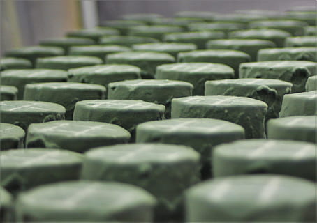formaggio, blu, modello, buongustaio, grande gruppo di oggetti, di fila, messa a fuoco selettiva, abbondanza, nessuno, ripetizione, in casa, fotogramma intero, cibo e bevande, avvicinamento, cibo, grigio, colore verde, assenza, sfondi, auditorium, ordine, pila, architettura, posto a sedere, spuntino, 2K, CC0, dominio pubblico, privo di copyright